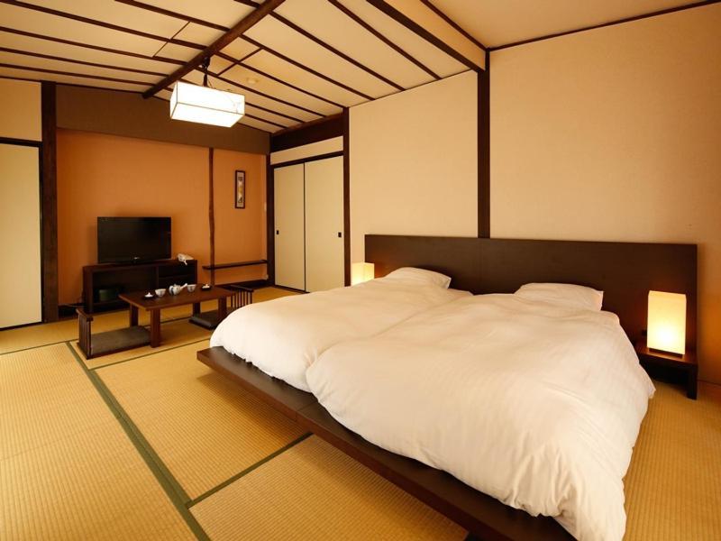 源泉掛け流しの宿albergo湯楽 Yugawara Luaran gambar