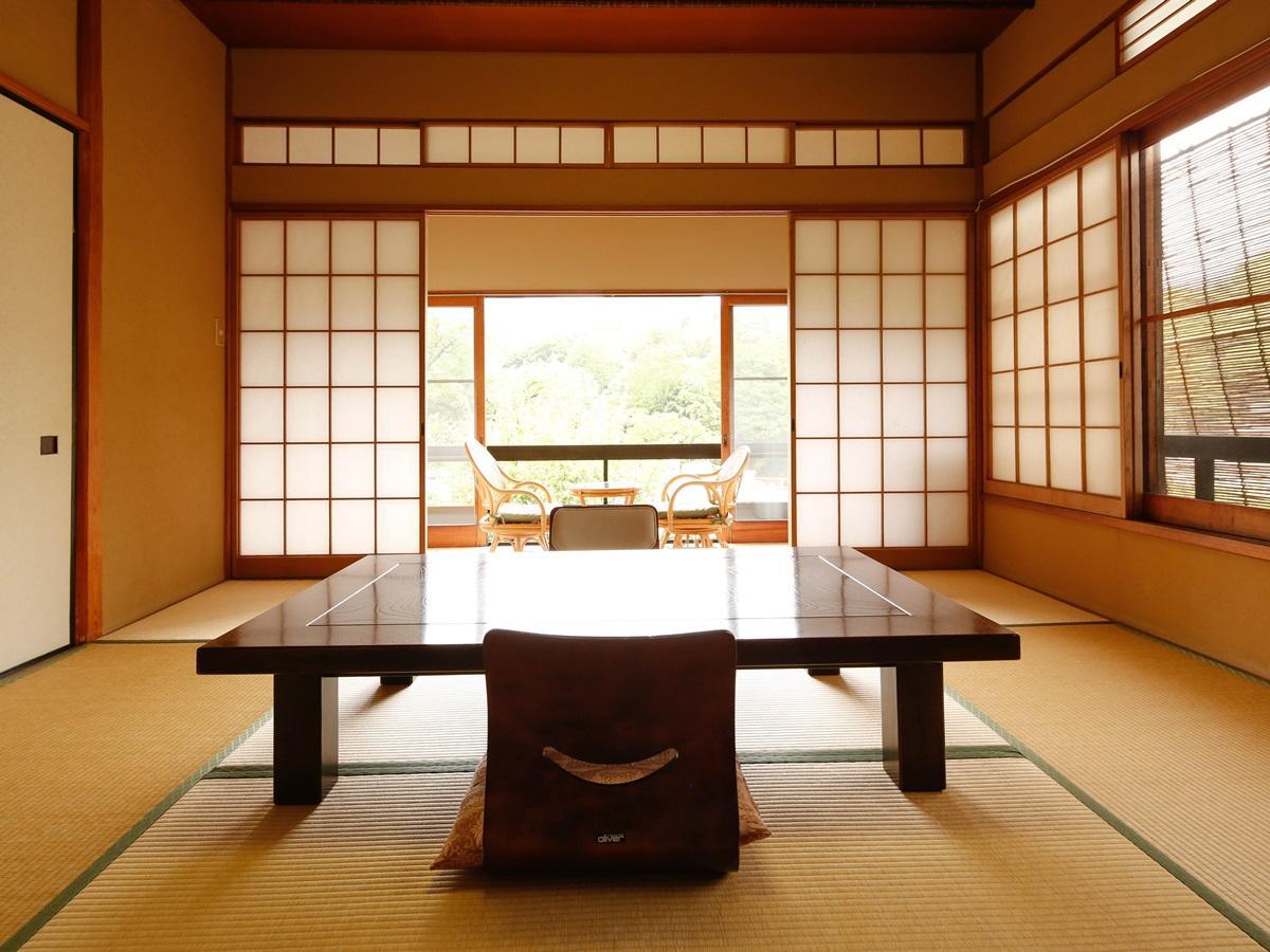源泉掛け流しの宿albergo湯楽 Yugawara Luaran gambar