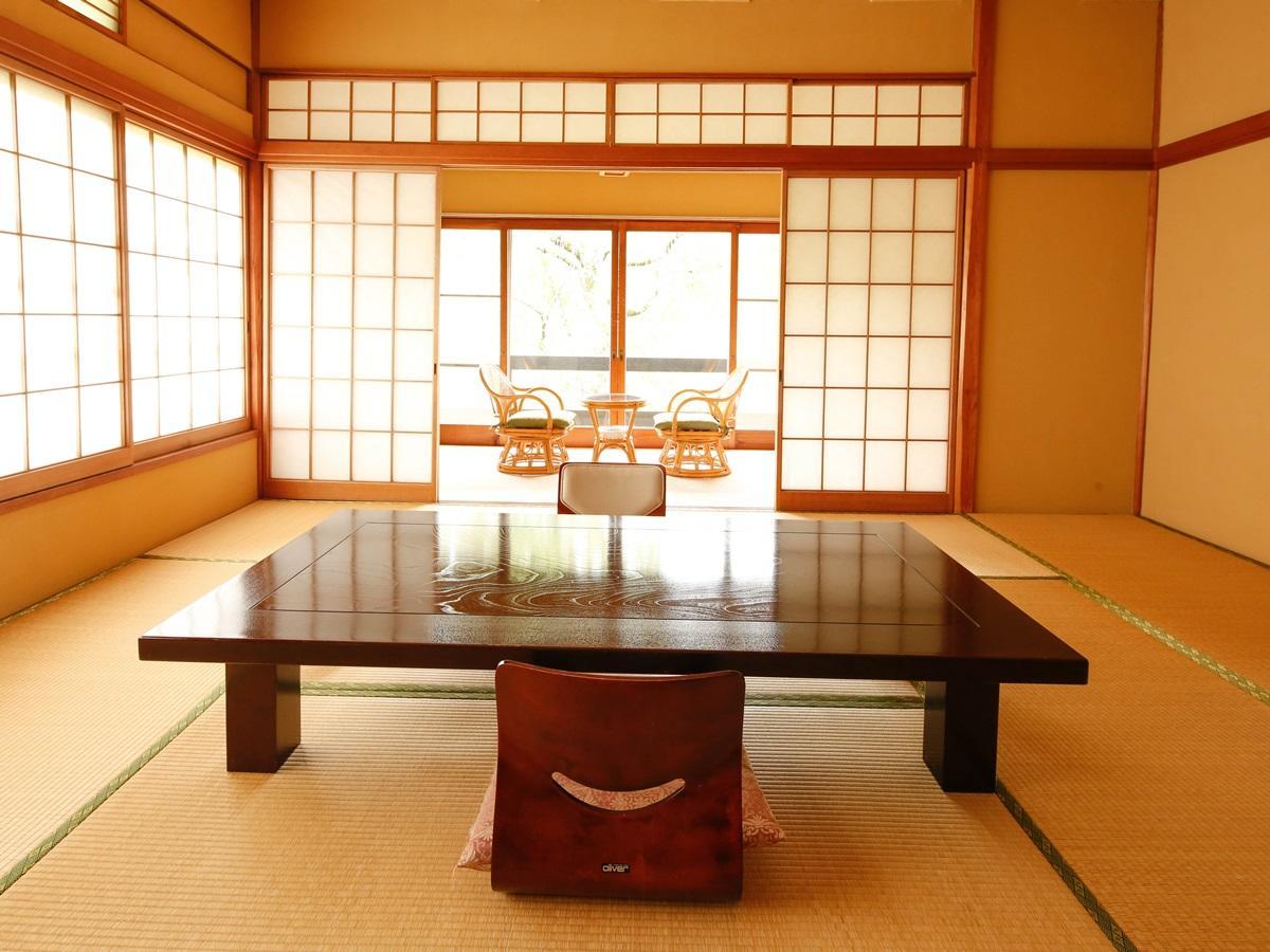 源泉掛け流しの宿albergo湯楽 Yugawara Luaran gambar