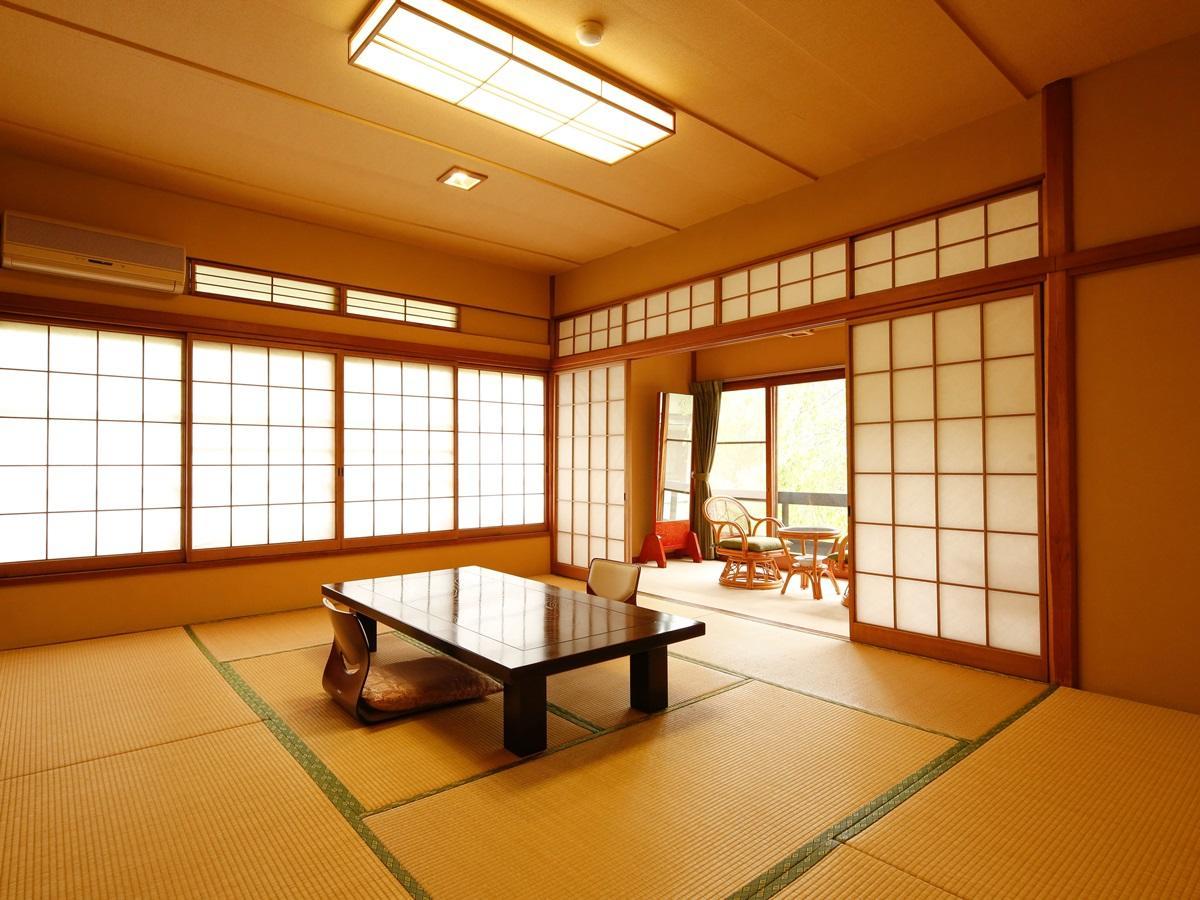 源泉掛け流しの宿albergo湯楽 Yugawara Luaran gambar